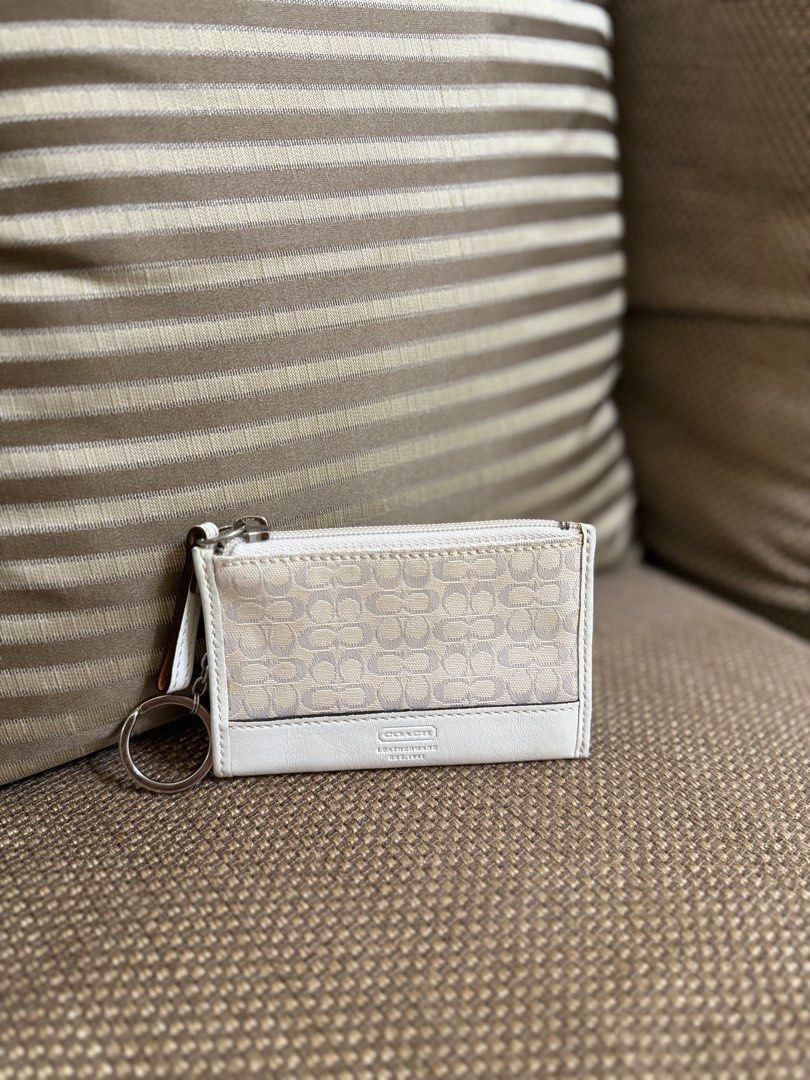 Coach Mini Skinny ID Case (Category: Luxury Bags & Wallets) located in Guagua. Submitted by ellehcarrr (Listing ID 1467680897, Image 2). Description: Coach Mini Skinny ID Case ₱2300 slightly nego + sf Pampanga loc Jnt shipping.