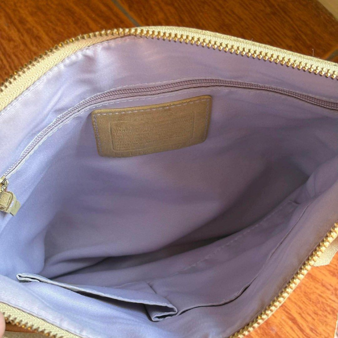 Coach Patchwork Signature Crossbody Shoulder Bag (Category: Luxury Bags & Wallets) located in Manila. Submitted by keeneagle.31e6ea (Listing ID 1467666321, Image 2). Description: .