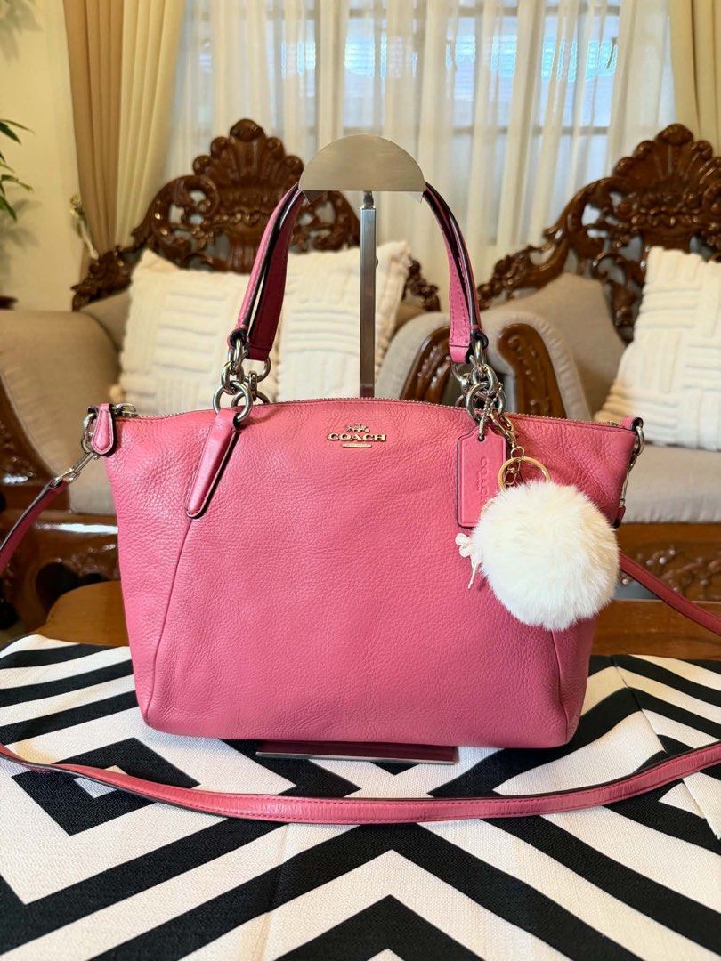 Authentic Coach Kelsey Pink Leather Shoulder Bag Satchel (Category: Shoulder Bags) located in Santiago. Submitted by yrellagnoihsaf (Listing ID 1467633704, Image 1). Description: Coach Small Kelsey Satchel in vintage pink or old rose ✅ AUTHENTIC ✅ W/ SIGNS OF USAGE MINIMAL RUBS ON BOTTOM PARTS ONLY ✅ L 13” H 9” W 2” ✅ BODY BAG OR SHOULDER BAG ❤️accessories not included Pm me for details ❣️❣️❣️.