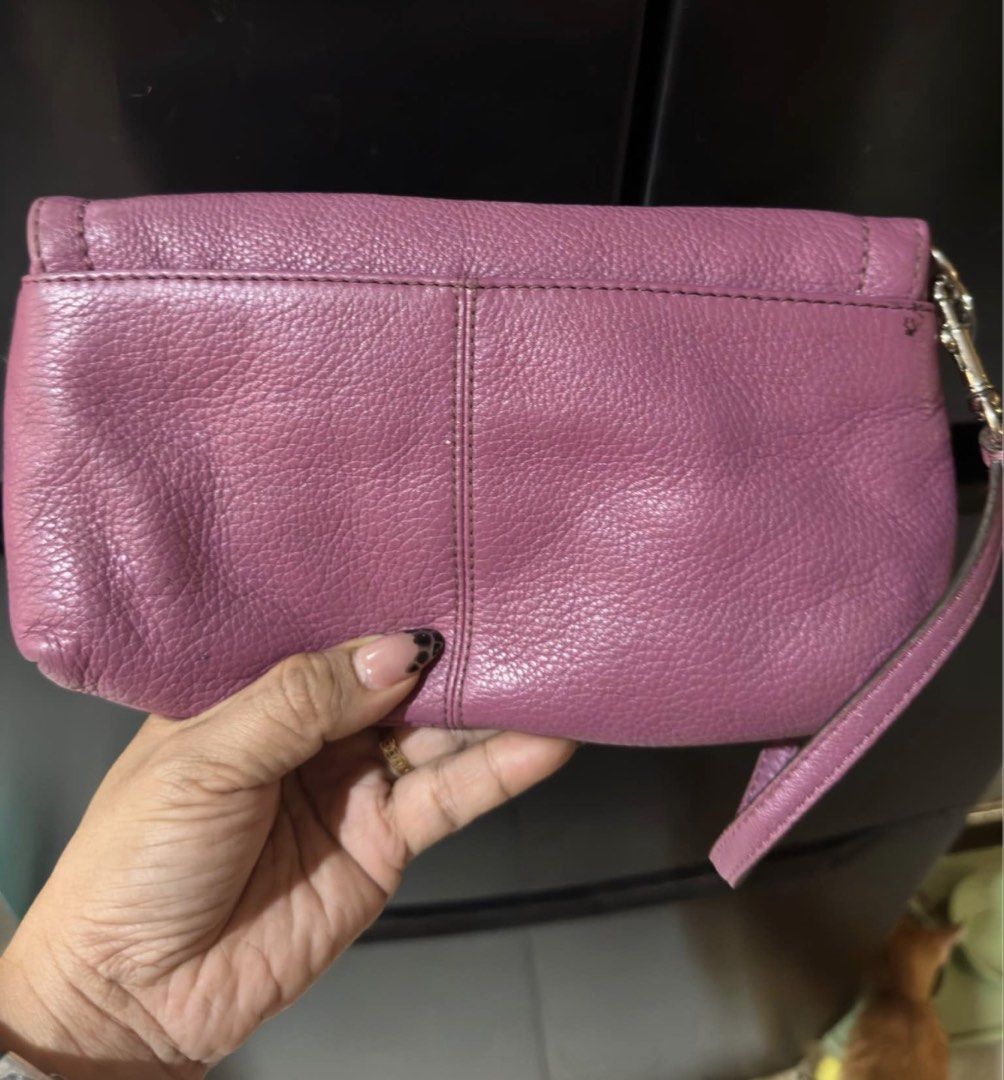 Coach Purple Leather Wristlet Wallet (Category: Wallets & Card holders) located in Cebu City. Submitted by jamaica_perez (Listing ID 1467765626, Image 2). Description: Please don’t message pag di bibili. Save us both the time. As long as di pa marked as sold, meaning AVAILABLE PA ang item. NEGOTIABLE PERO WAG BARATIN THANKS! Coach purple pebbled leather wallet with a wrist strap. Magnetic snap closure on the front flap. Interior has multiple card