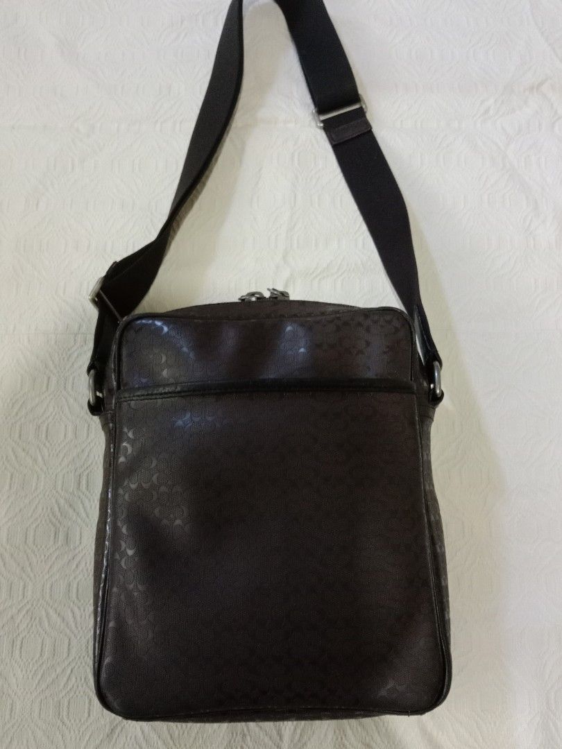 Coach PVC material Sling For men (Category: Luxury Bags & Wallets) located in San Jose. Submitted by stopnshop_02 (Listing ID 1467624450, Image 3). Description: payment first no to joyjoy talk.