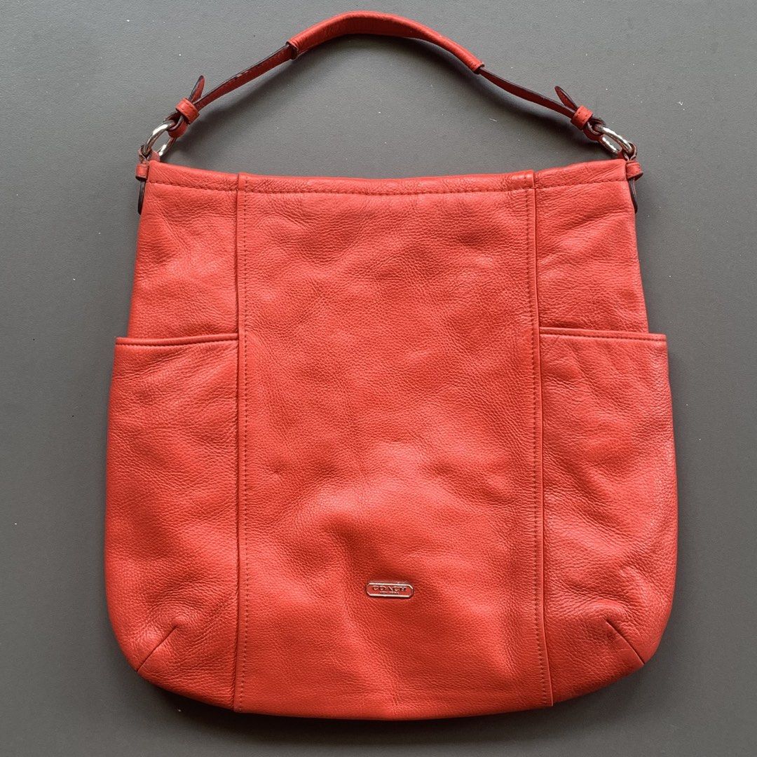 Coach Red Leather (Category: Shoulder Bags) located in Cavite. Submitted by baguette_bae (Listing ID 1467650007, Image 1). Description: Sign of usage .