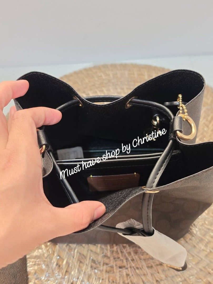 Coach rowan bucket in walnut (Category: Shoulder Bags) located in Bauang. Submitted by chictine (Listing ID 1467774292, Image 2). Description: Coach Rowan bucket in walnut Brandnew and sealed 💯 Guaranteed original or moneyback if proven fake Source from US ❌If in doubt don't buy‼️ ✅Open for lay-away ✅ please check my page for proof of transactions Must have shop by Christine 🚚Courier: Jnt/Lbc 📍Location: Bauang, La Union Open for meet-up around