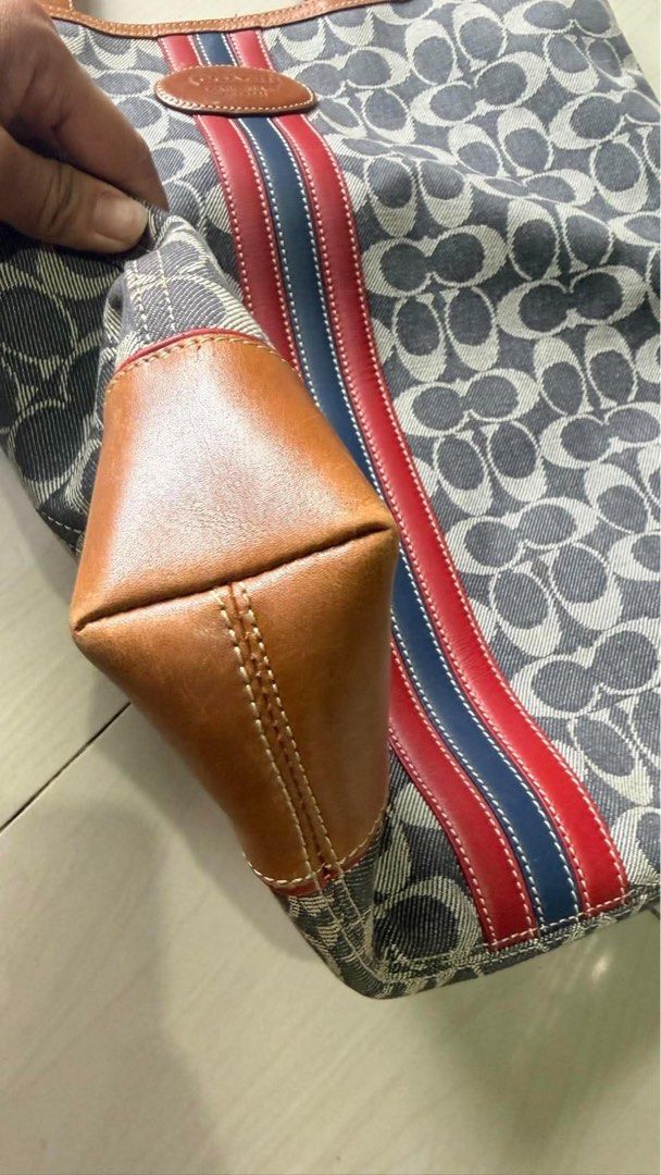 Coach Signature Denim Tote Bag (Category: Luxury Bags & Wallets) located in Manila. Submitted by happy.ashfinds (Listing ID 1467672849, Image 3). Description: Coach signature denim tote bag 3k Pm.