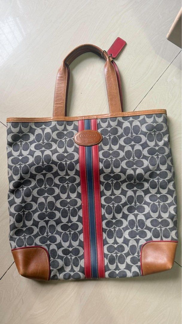 Coach Signature Denim Tote Bag (Category: Luxury Bags & Wallets) located in Manila. Submitted by happy.ashfinds (Listing ID 1467672849, Image 2). Description: Coach signature denim tote bag 3k Pm.