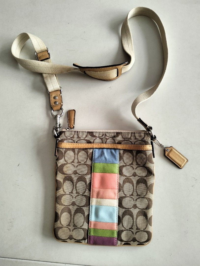 Coach signature multicolor leather (Category: Luxury Bags & Wallets) located in San Carlos City. Submitted by guioverlua72920 (Listing ID 1467636364, Image 1). Description: coach signature multicolor leather excellent condition no issue ₱1500 free ship location San Carlos city Negros Occidental.