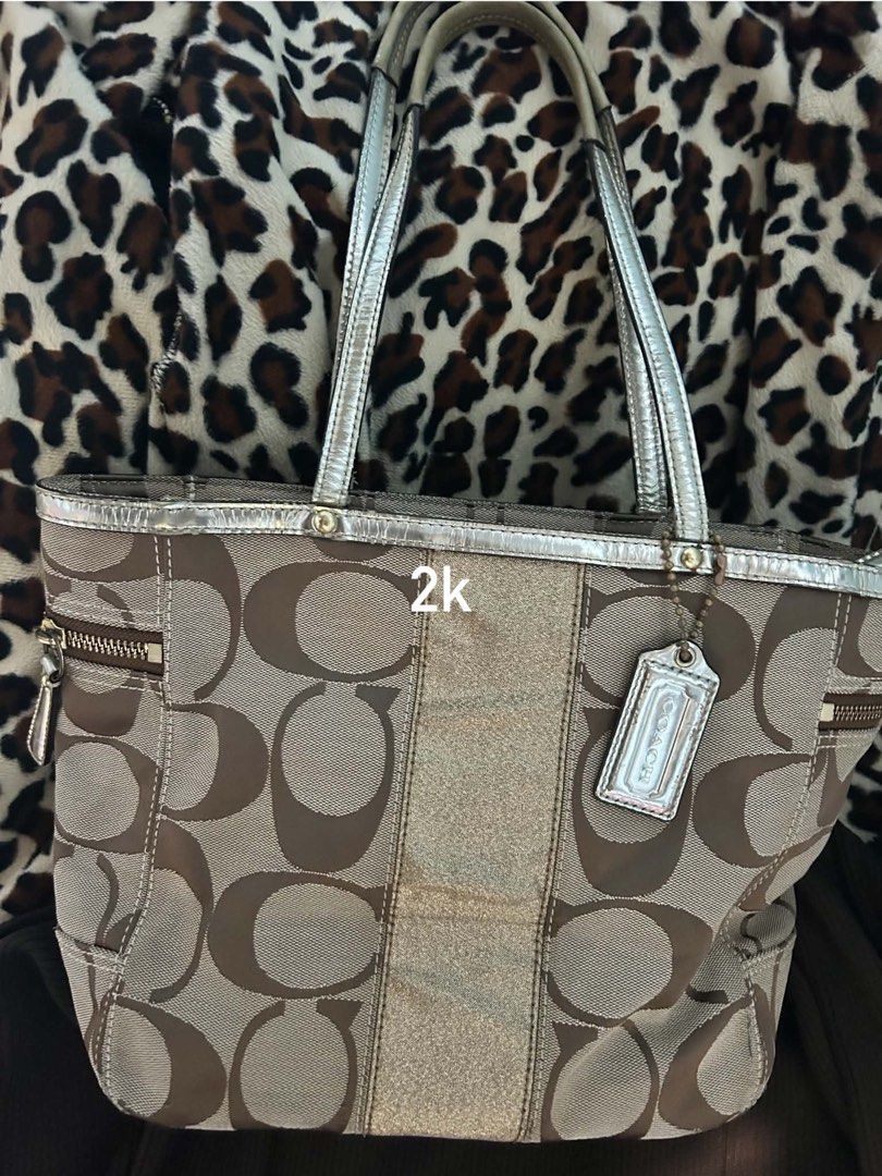 coach signature striped tote (Category: Tote Bags) located in Manila. Submitted by charmeofficial (Listing ID 1467705832, Image 1). Description: .