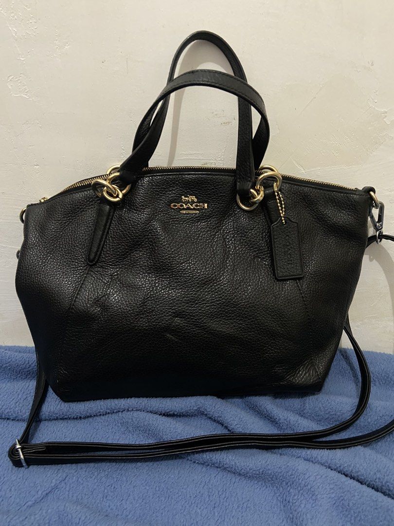 Coach Small Kelsey Satchel (Category: Shoulder Bags) located in Cebu City. Submitted by jvlz97 (Listing ID 1467677851, Image 2). Description: Coach Small Kelsey Satchel Bag Only Excellent Condition Sign if usage(Replaced Strap) 💯 Authentic and Original .