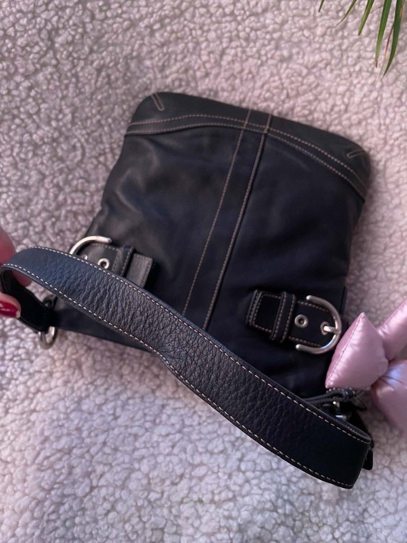 Coach Soho Double Buckle Duffle Hobo (Category: Shoulder Bags) located in Bulacan. Submitted by bagzandboujee_ (Listing ID 1467790965, Image 3). Description: Coach Soho Double Buckle Duffle Hobo ʀᴀɴᴋ ᴀʙ ᴘʜᴘ ♥︎ 2,200 Good condition no issues ♥︎ ᴀʟʟ ꜱᴀʟᴇꜱ ᴀʀᴇ ꜰɪɴᴀʟ ᴋɪɴᴅʟʏ ʀᴇᴠɪᴇᴡ ᴀʟʟ ᴘʜᴏᴛᴏꜱ & ᴅᴇꜱᴄʀɪᴘᴛɪᴏɴ ʙᴇꜰᴏʀᴇ ᴘᴜʀᴄʜᴀꜱɪɴɢ. ᴄʜᴀʀᴍꜱ | ᴀᴄᴄᴇꜱꜱᴏʀʏ | ᴇxᴛᴇɴᴅᴇʀ ɴᴏᴛ ɪɴᴄʟᴜᴅᴇᴅ ꜰᴏʀ ᴅɪꜱᴘʟᴀʏ ᴘʜᴏᴛᴏ ᴘᴜʀᴘᴏꜱᴇꜱ ᴏɴʟʏ.