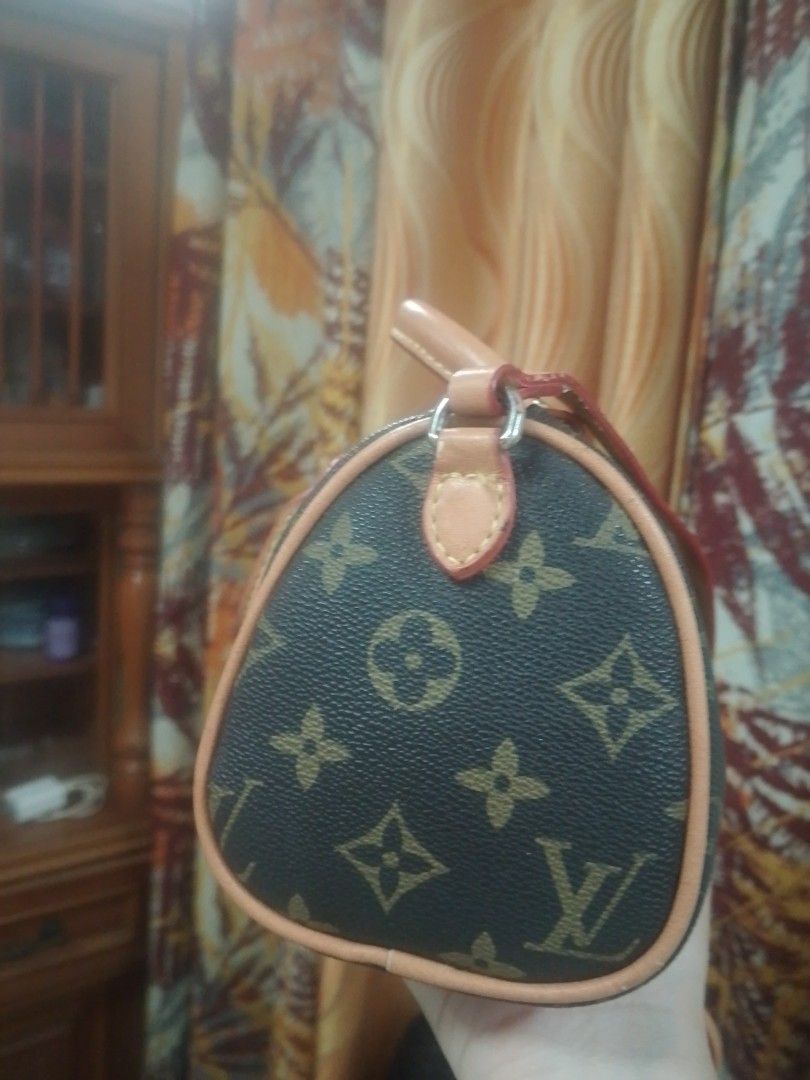 lv nano bag (Category: Shoulder Bags) located in Manila. Submitted by annemil_1984 (Listing ID 1460649249, Image 3). Description: check photo for flaw.