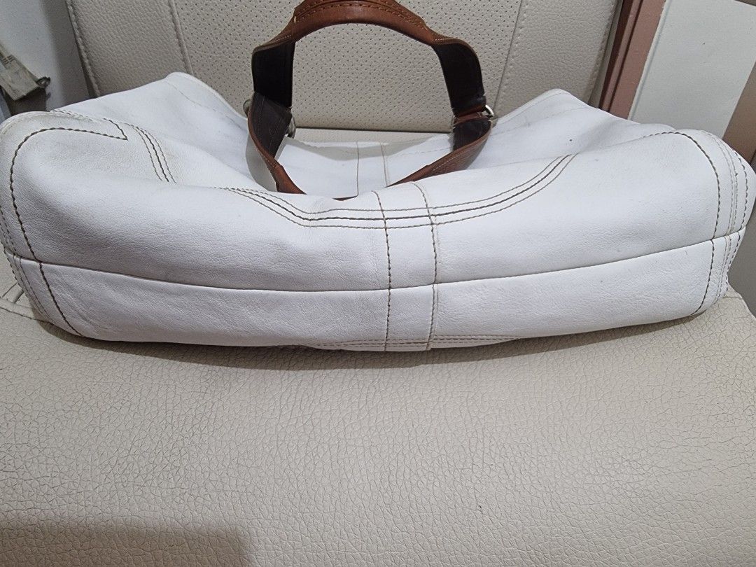 Coach Vintage (Category: Shoulder Bags) located in Manila. Submitted by chuckie_052026 (Listing ID 1467712865, Image 3). Description: .