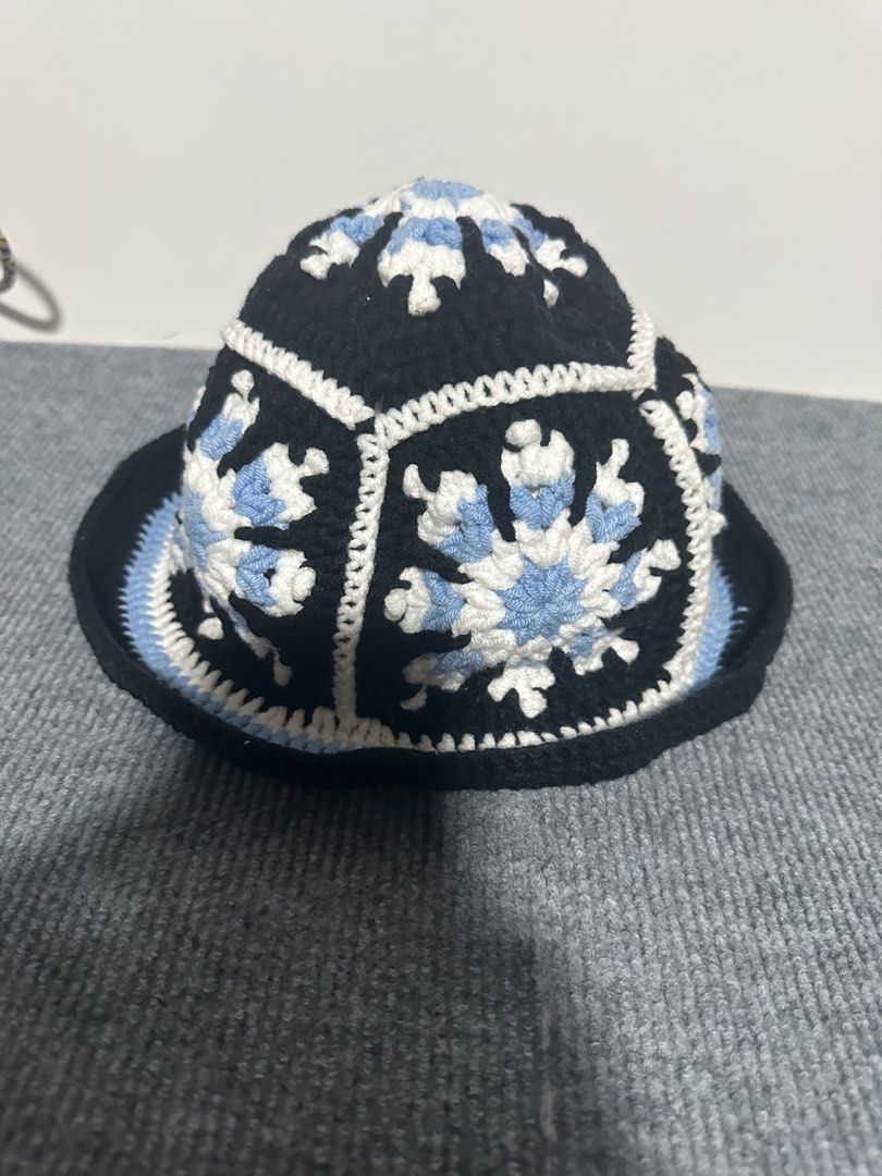 COLDEST Knit Bucket Hat (Category: Hats & Beanies) located in Manila. Submitted by andy0729 (Listing ID 1467712629, Image 1). Description: bucket hat / winter beanie Size free.
