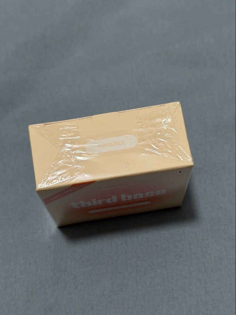 Colourette Mini Third Base Invisible Setting Powder (Category: Makeup) located in Cavite. Submitted by mcxmcxmc (Listing ID 1467616557, Image 2). Description: - Brand: Colourette - Product: Mini Third Base Invisible Setting Powder - Shade: Invisible (suitable for all skin tones) - Size: Net weight 3.5g - Condition: Brand new, sealed in original box - Formulation: Talc-free, non-comedogenic - Key Ingredients: Infused with niacinamide and hyaluroni