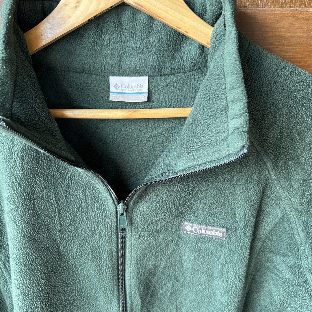 Columbia Full Zip Fleece Jacket (Category: Coats, Jackets and Outerwear) located in Dagupan City. Submitted by macavex (Listing ID 1449272273, Image 2). Description: 2XL on tag 26” x 26” Paint stains*.