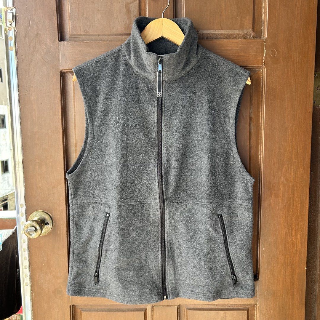 Columbia Full Zip Fleece Vest (Category: Coats, Jackets and Outerwear) located in Dagupan City. Submitted by macavex (Listing ID 1449269406, Image 1). Description: S on tag 20” x 26”.