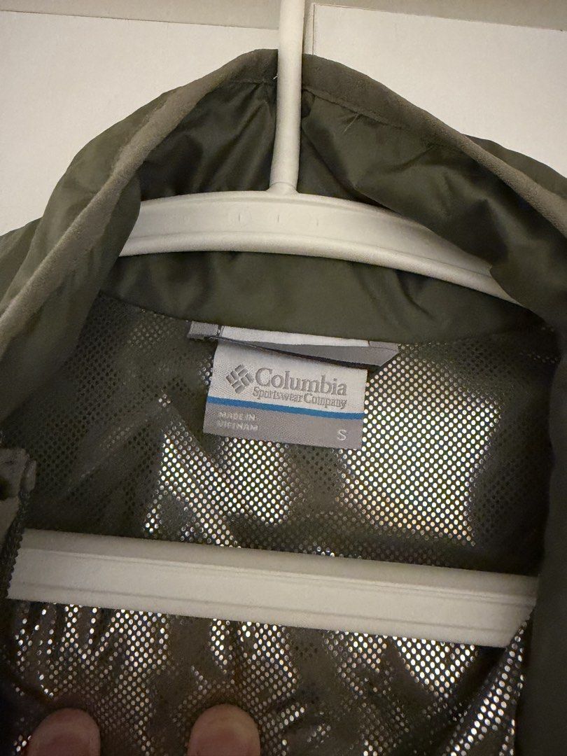 Columbia Green Down Jacket Size S (Category: Coats, Jackets and Outerwear) located in Manila. Submitted by mmiddlechild (Listing ID 1467697240, Image 2). Description: - Brand: Columbia - Color: Olive Green - Size: Small - Insulation: Omni-Heat reflective lining for superior warmth - Design: Unique zig-zag quilted pattern with stand-up collar - Features: Full zip front and secure zippered pockets - Fit: Lightweight, comfortable, and perfect for ch