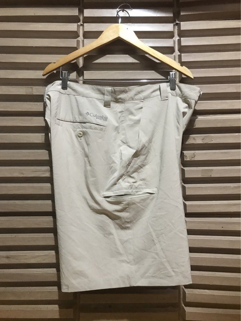 Columbia Men’s Shorts (Category: Shorts) located in Muntinlupa City. Submitted by walang_tawad_shop (Listing ID 1467634551, Image 2). Description: Original Waist : 38-40” Khaki Length: 22” With side/ back and cargo pockets Front Zip Super comfy fabric.