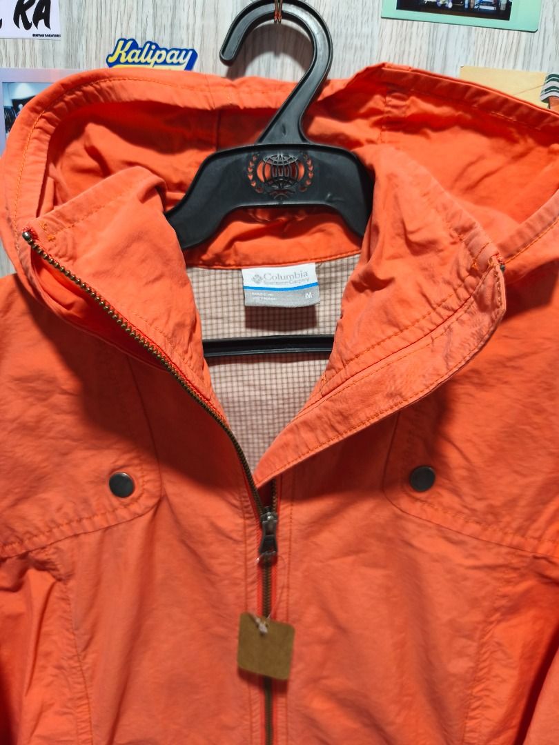 Columbia Orange Hooded Windbreaker Jacket (Category: Coats, Jackets and Outerwear) located in Davao. Submitted by thethriftproject082 (Listing ID 1467794346, Image 3). Description: Columbia 📍𝐌𝐈𝐍𝐄: 400 📍𝐒𝐈𝐙𝐄 𝐎𝐍 𝐓𝐀𝐆: M 📍𝐃𝐈𝐌𝐄𝐒: 20 x 26.