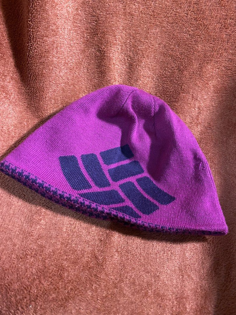 Columbia reversible (Category: Caps & Hats) located in Surallah. Submitted by unending_archive (Listing ID 1467706477, Image 2). Description: Excellent condition.