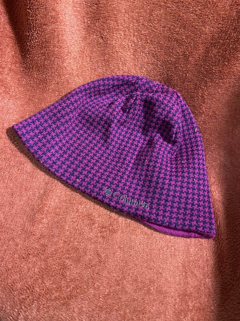 Columbia reversible (Category: Caps & Hats) located in Surallah. Submitted by unending_archive (Listing ID 1467706477, Image 1). Description: Excellent condition.