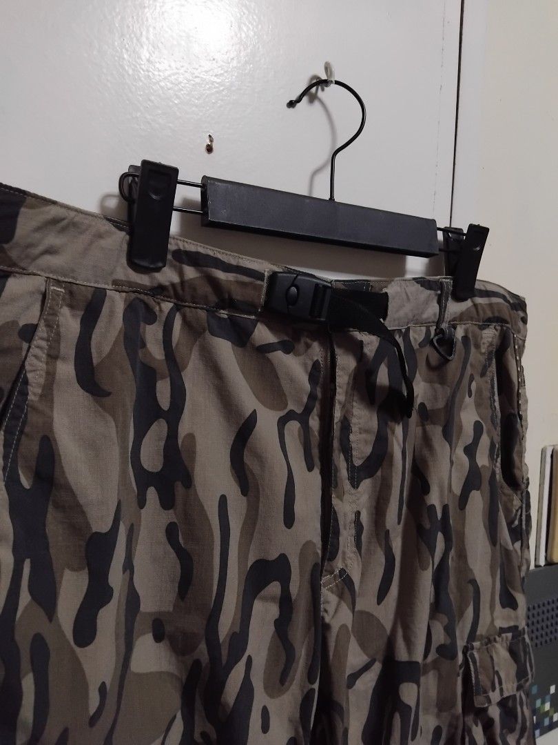 Columbia Titanium Camo Belted Utility Nylon Pants (Category: Trousers) located in Pasig City. Submitted by hustlexcurate (Listing ID 1467682933, Image 3). Description: Columbia Titanium Camo Belted Utility Nylon Pants Size LARGE Dimensions; Waist: 36 inches Lenght: 42 inches Leg Opening: 8 inches.