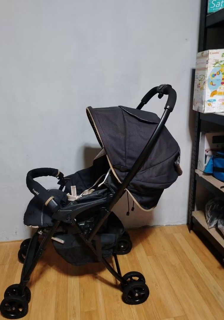 Combi mechacal handy (Category: Strollers) located in Dasmarinas. Submitted by sheanne0828 (Listing ID 1467732557, Image 2). Description: ❤️Combi Mechacal Handy❤️ ‼️💥Mine @ only 2,450💥‼️ 💥Newborn and up 💥Fully reclinable seat 💥Reversible handle 💥Lightweight and compact fold 💥Good as new condition 💥Clean and ready to use.