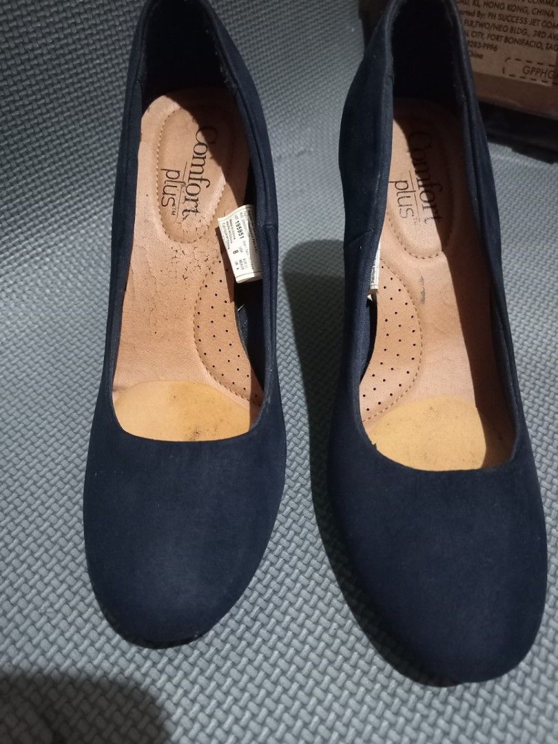 Comfort Plus Navy Blue Block Heel Pumps Size 8 (Category: Heels) located in Manila. Submitted by ettenaej28 (Listing ID 1467714350, Image 1). Description: Comfort Plus block heel pumps in dark navy blue. Size 8 indicated on inner sole and bottom outsole. Chunky block heel style for stable walking. Suede-like material finish. Cushioned inner sole with visible wear patterns on the padding. Bottom soles show moderate usage scuffs..
