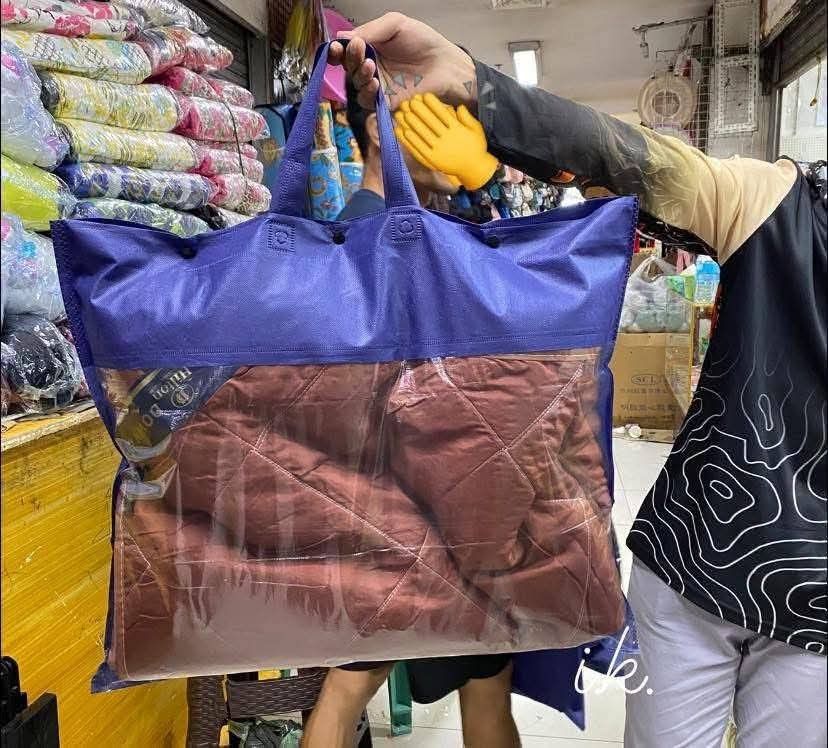 Comforter king size (Category: Announcements) located in Quezon City. Submitted by anghies_shop (Listing ID 1467638122, Image 1). Description: .