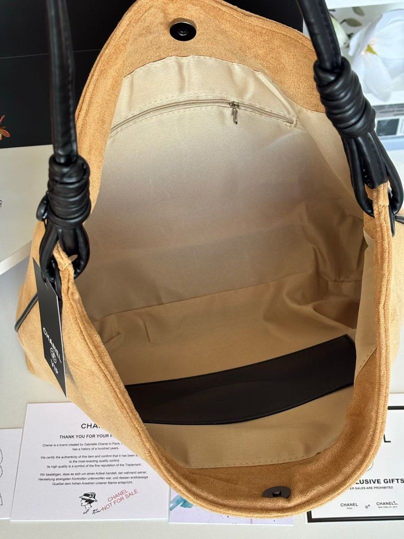 Complimentary vip gwp ladies leather bag (Category: Tote Bags) located in General Trias. Submitted by godgraceisreal_ph (Listing ID 1467729524, Image 3). Description: #vipgift #chanelvip #chanelvipgift #chanelbrown #chaneltotebag AVAILABLE for PRE-ORDER, will arrive in 5-7 days via express shipping😍🥰❤️🙏 VIP GIft Leather Ladies shoulder bag - gift with purchase from beaute/parfum #CHANELMakeup #chanelbag #chanelshoulderbag #weshipworldwide #cha