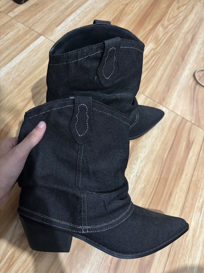 concert/fashion boots (Category: Boots) located in Manila. Submitted by jaeell (Listing ID 1467796273, Image 2). Description: with tag branded size 9 but okay with size 8.