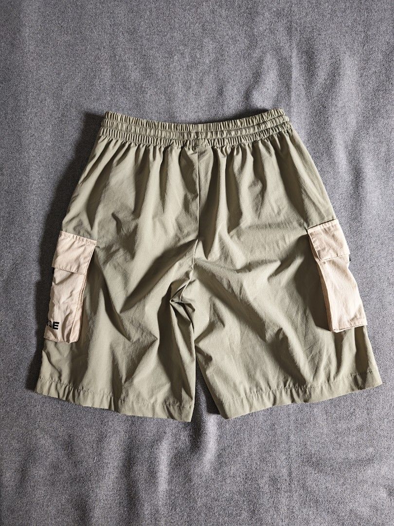 Converse Khaki Cargo Shorts (Category: Babies & Kids Fashion) located in Manila. Submitted by goku_doggo (Listing ID 1467753898, Image 3). Description: - Brand: Converse - Color: Khaki green with contrast beige cargo pockets - Size: M - Material: lightweight and stretchy - Style: Great streetwear piece for daily wear Get 2 other shorts in other listing for 250 no flaws Loc. Baguio City Open for shipping.