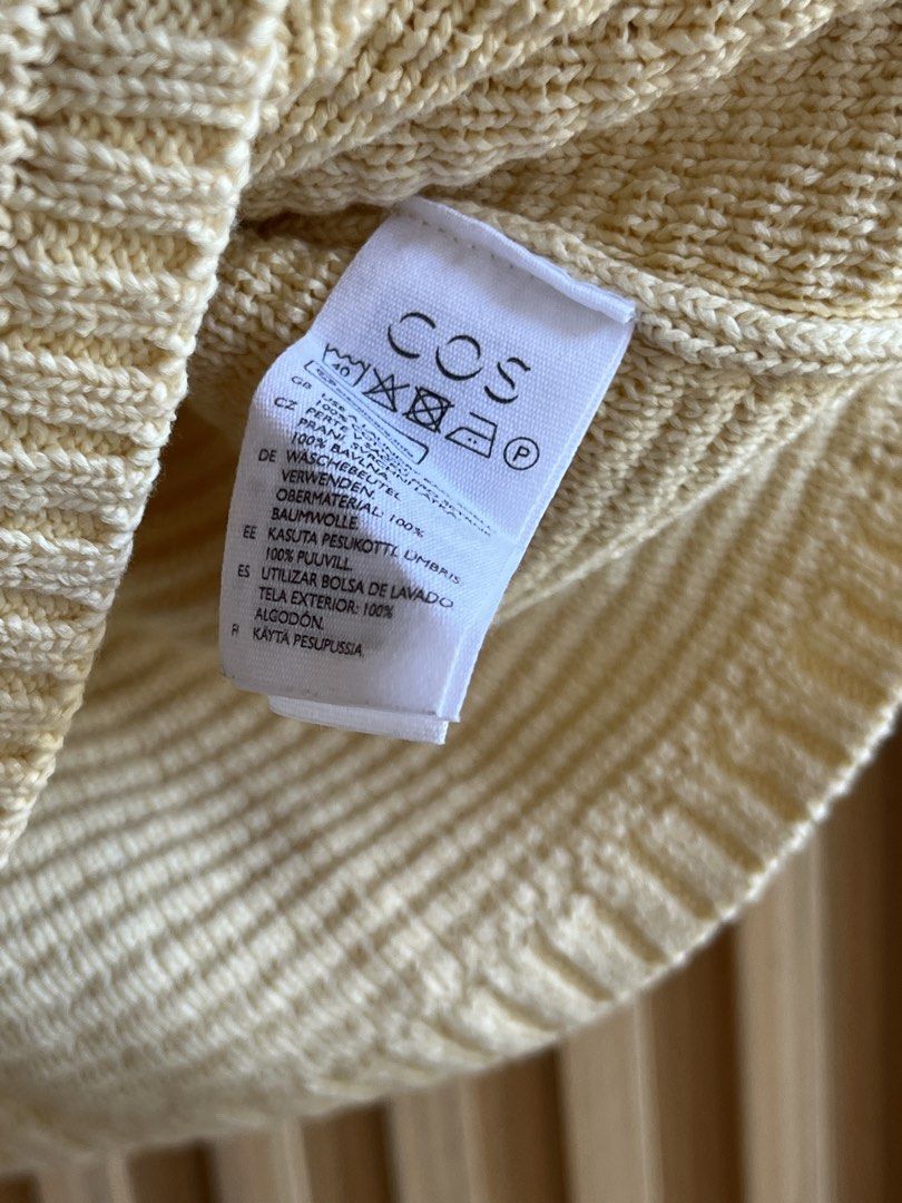 COS (Category: Blouses) located in Lipa City. Submitted by thyra06 (Listing ID 1467658098, Image 3). Description: Cos latest good as new S/M.