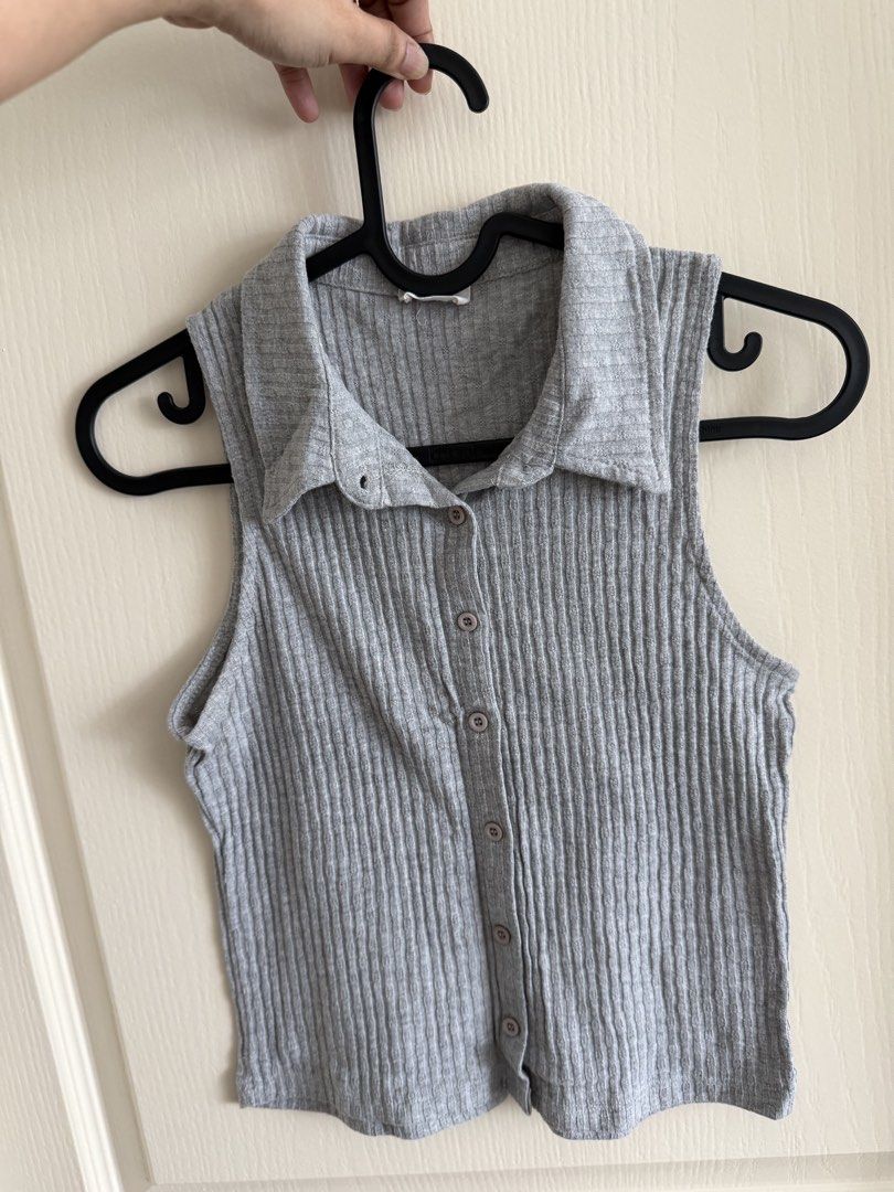 Cotton On sleeveless top (Category: Sleeveless) located in Mandaluyong City. Submitted by rea_nerrie (Listing ID 1467642084, Image 1). Description: .