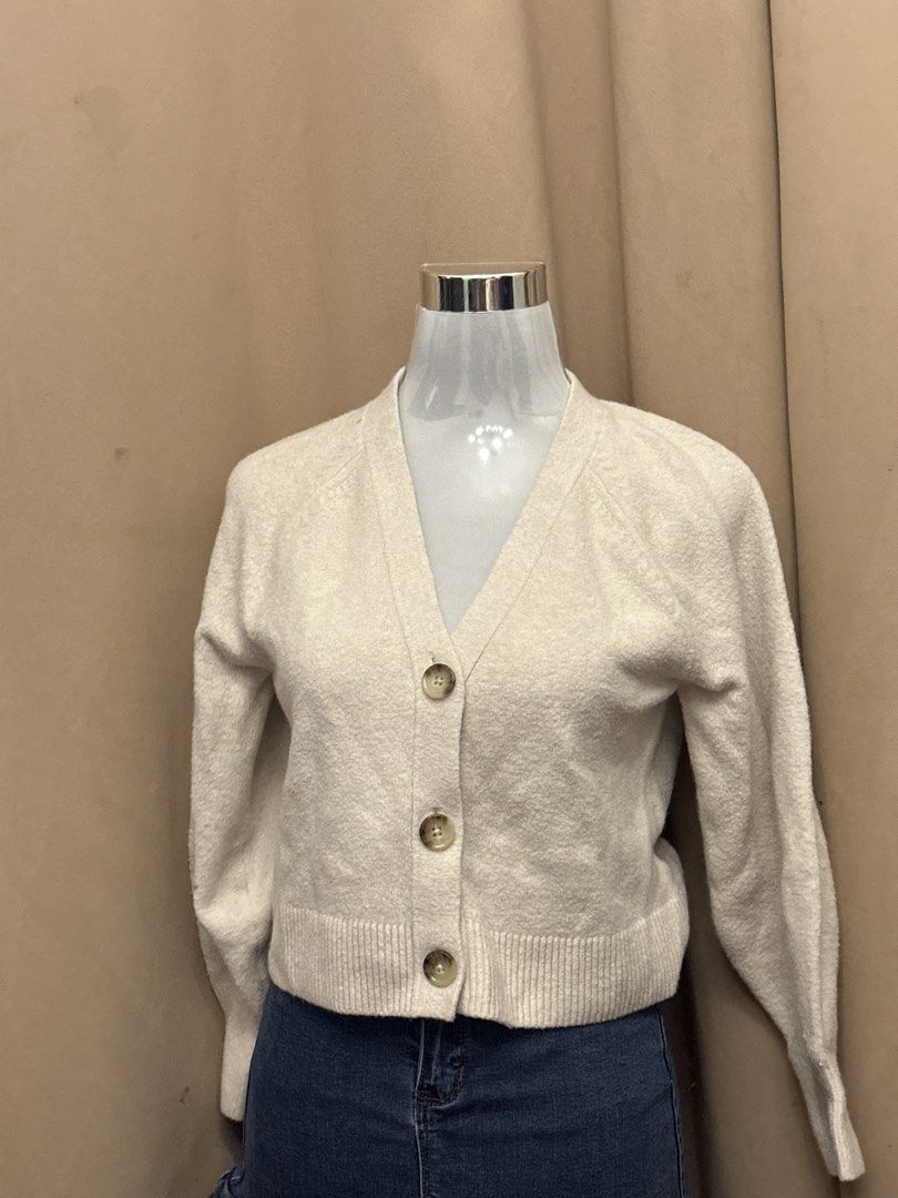 Cream Knit V-Neck Cardigan (Category: Coats, Jackets and Outerwear) located in Manila. Submitted by jade_preloved19 (Listing ID 1467673481, Image 1). Description: - Brand: Uniqlo - Color: Cream - Style: V-neck knit cardigan with button-front closure - Size: S (EU 36 / UK 8 / US 4) - Condition: Excellent pre-owned condition - Features: Soft knit fabric, ribbed hem and cuffs, tortoiseshell-style buttons.