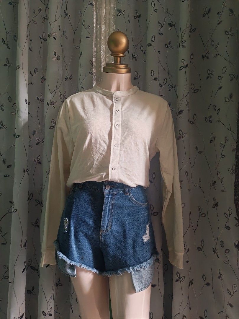 Cream Long Sleeve Button Cardigan Top (Category: Coats, Jackets and Outerwear) located in Caloocan City. Submitted by _misskaye (Listing ID 1467605230, Image 2). Description: - Color: Cream - Material: Ribbed knit - Details: Front snap buttons, round neckline, fitted cuffs - Style: Casual, easy to pair with denim shorts or jeans - Condition: Excellent.