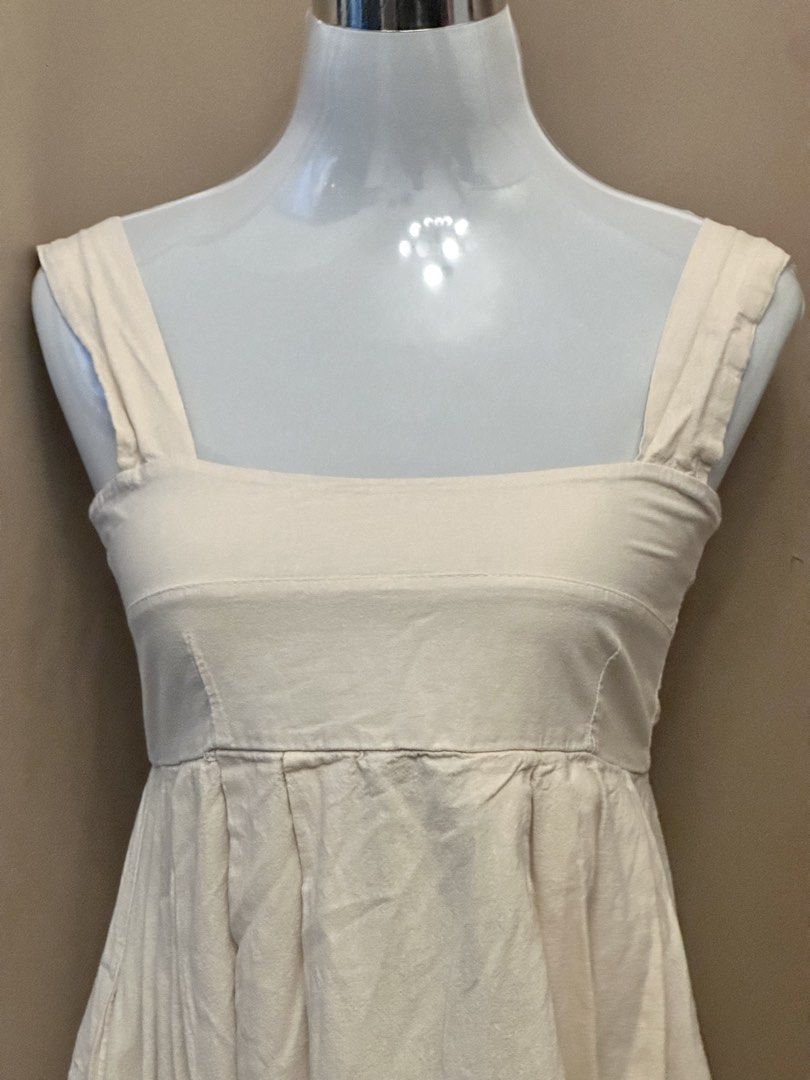 Cream Midi Sundress Square Neck (Category: Dresses) located in Manila. Submitted by jade_preloved19 (Listing ID 1467671695, Image 2). Description: - Color: Cream - Style: Casual summer midi sundress - Neckline: Square neck with thick shoulder straps - Waist: Empire waistline with flowing gathered pleats - Fit: Easy slip-on design for effortless wear Small to Medium.