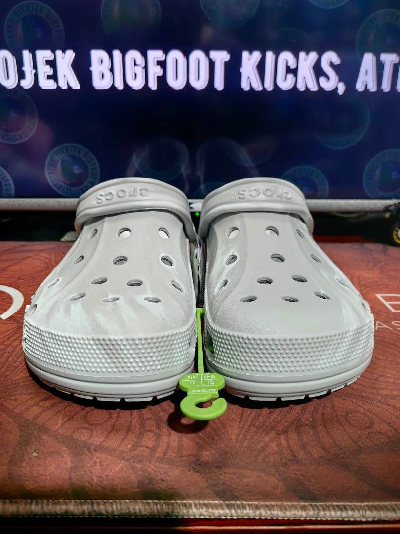 Crocs Baya Marbled clog size 13 US (Category: Slippers & Slides) located in Pasig City. Submitted by titojek (Listing ID 1467709389, Image 2). Description: ⚠️ For sale only. 🔥 Brand new and legit Cr0cs Baya Marbled (atmosphere) clog size 13 US. 💵 2,500. Fixed price (3,795 SRP) 🛵 Lalamove or Grab ✈️ J&T and JRS (no rush shipping) 💳 Payment • Gcash or Security Bank ❌ Wala na akong meet up. ❌ Walang COD/COP. ❌ Walang Sh0pee checkout. 📍Pinagbuha