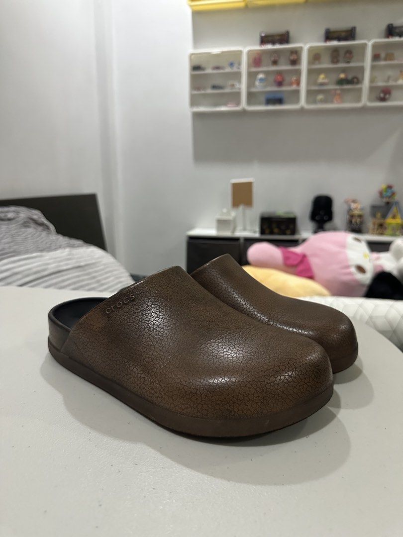 Crocs Dylan - Burnished Colorway (Category: Slippers & Slides) located in San Fernando. Submitted by bacondeals (Listing ID 1467803566, Image 1). Description: Lightly Used Crocs Dylan - Burnished Colorway US M 8/ W10.