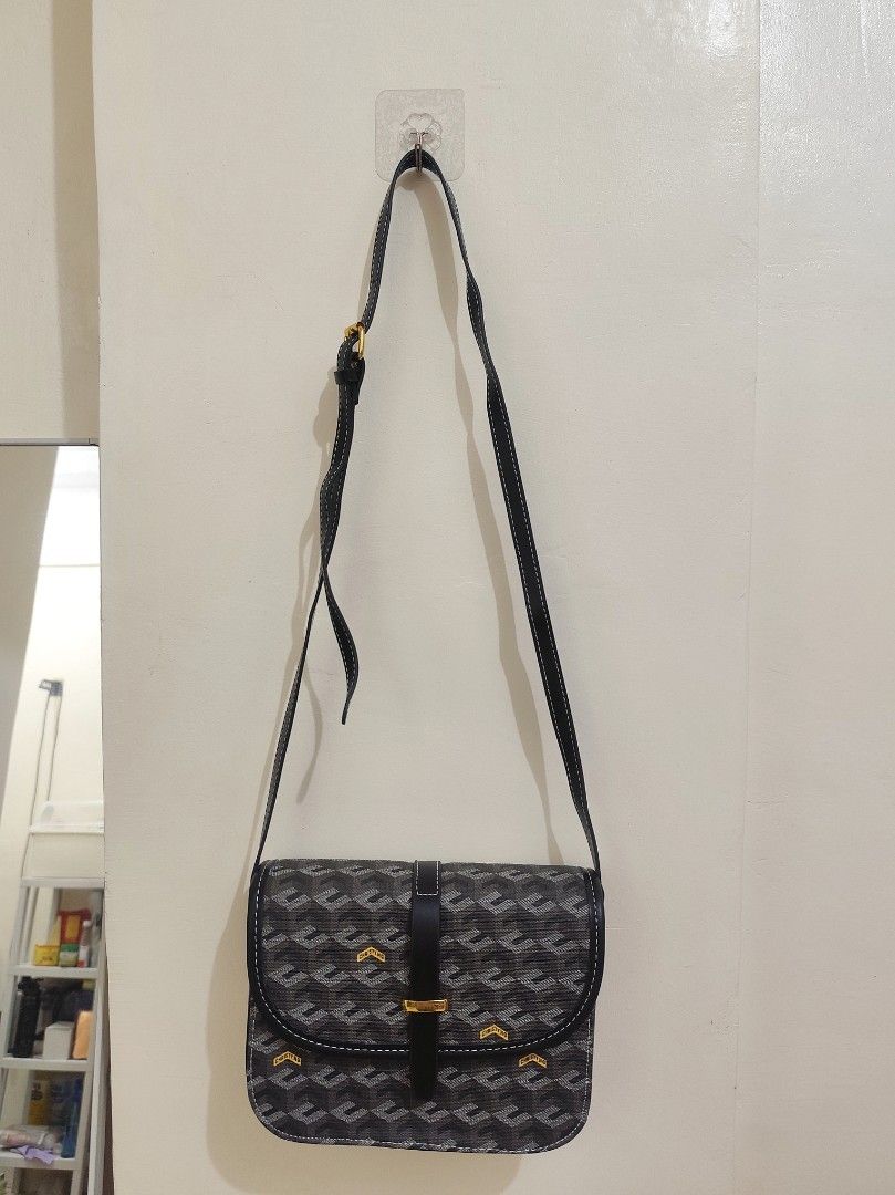 CROSS BAG (Category: Cross-body Bags) located in Manila. Submitted by deguzmanni82562 (Listing ID 1467725100, Image 1). Description: BRANDNEW -with box and dustbag -R.E.P.L.I.C.A Meet up / Pick up : Leveriza Pasay.