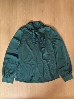(Category: ) located in . Submitted by rosee.wardrobe (Listing ID 1467604250, Image 1). Description: .
