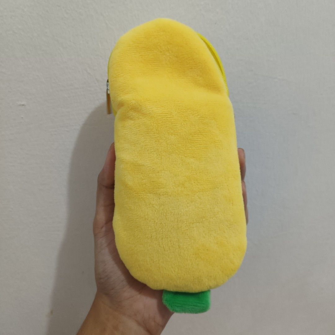 Daiso Corn Pencil Case (Category: Purses & Pouches) located in Manila. Submitted by thearosete (Listing ID 1467799627, Image 2). Description: no flaws zipper works normally can fit around 10 pens (see 3rd pic) mop: gcash mod: j&t (buyer shoulders sf).