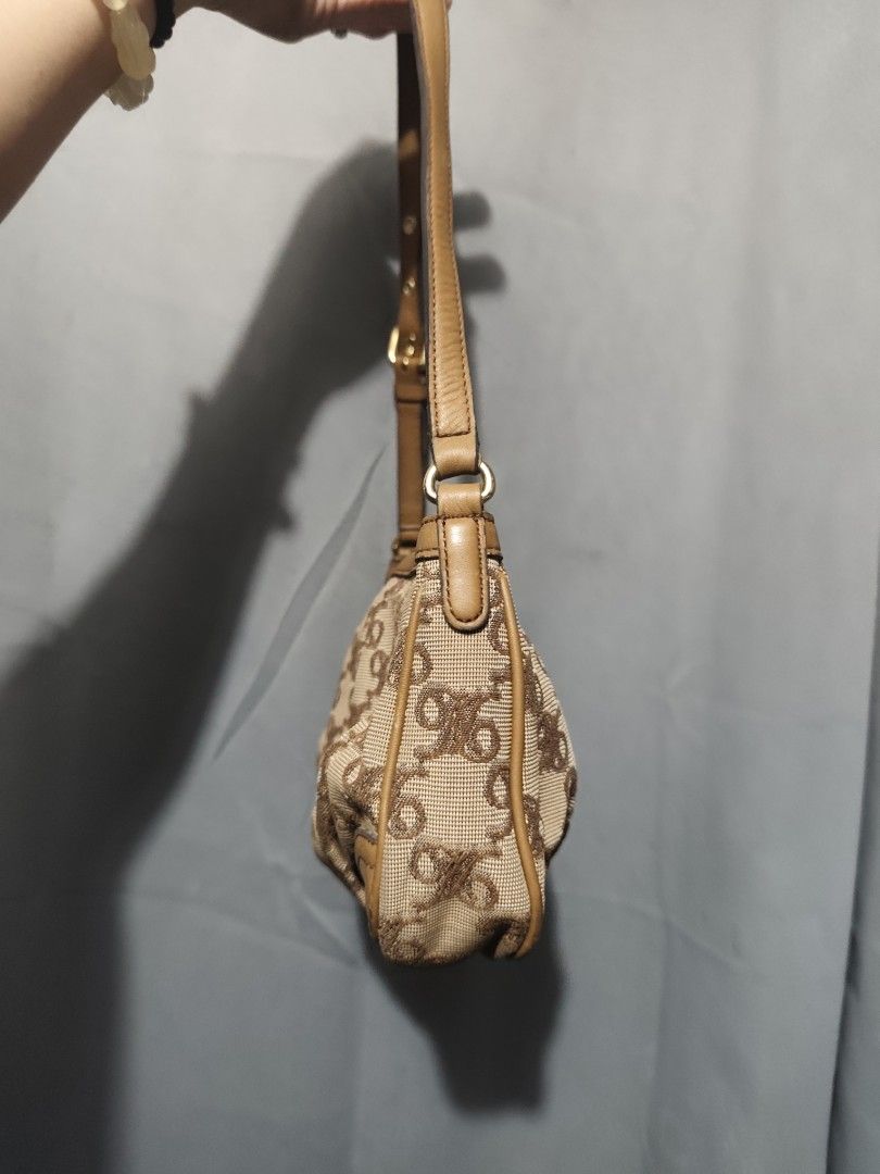 DAKS monogram canvas shoulder bag brown (Category: Luxury Bags & Wallets) located in Rizal. Submitted by chicout (Listing ID 1467617952, Image 3). Description: - Authentic DAKS shoulder bag - Beige monogram canvas with brown leather trim - Adjustable strap for a custom fit - Secure top zip closure with gold-tone hardware - Clean fabric-lined interior with a zippered pocket and DAKS leather logo patch - Compact and structured design, ideal for dai