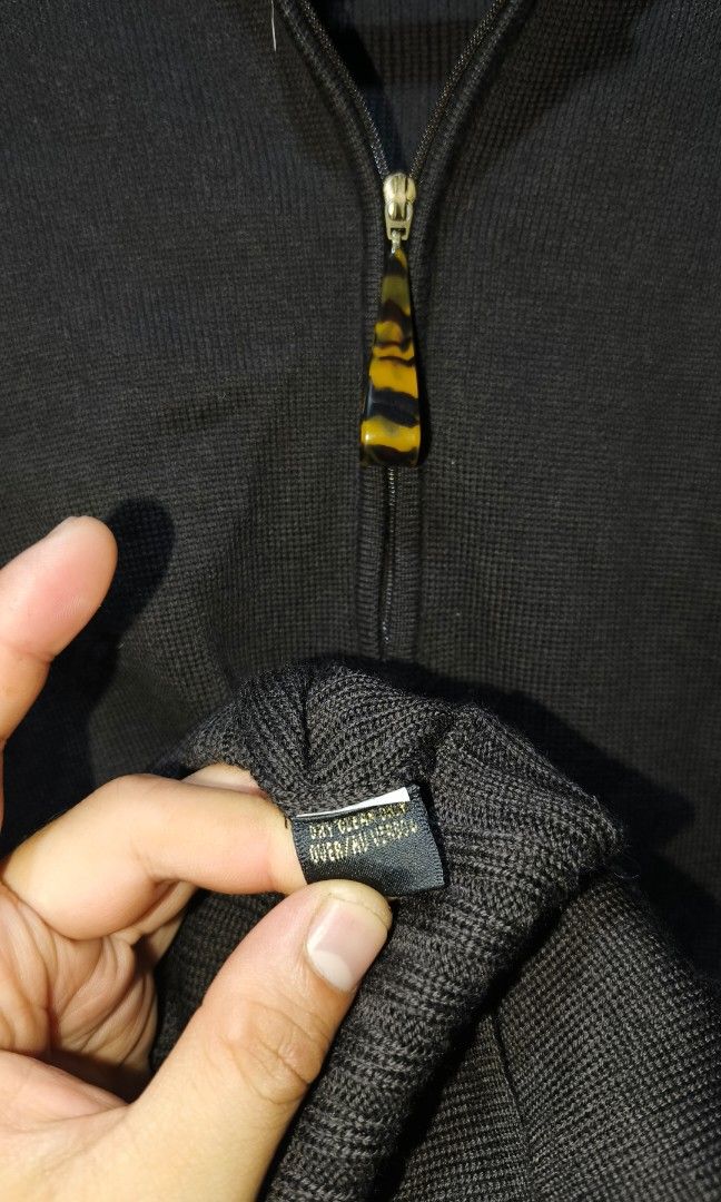 DANA BUCHMAN QUARTER ZIP REMOVABLE SHOULDER PADDED (Category: Coats, Jackets and Outerwear) located in Makati City. Submitted by updownthrift (Listing ID 1467623005, Image 3). Description: NO ISSUE NEED WASH.