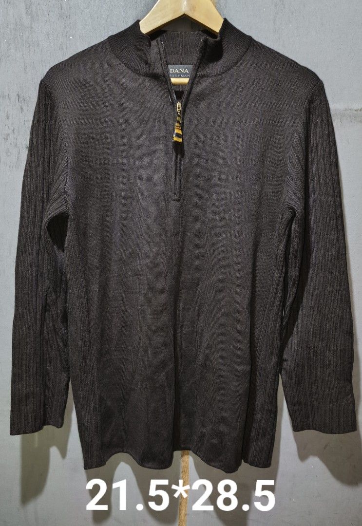 DANA BUCHMAN QUARTER ZIP REMOVABLE SHOULDER PADDED (Category: Coats, Jackets and Outerwear) located in Makati City. Submitted by updownthrift (Listing ID 1467623005, Image 1). Description: NO ISSUE NEED WASH.