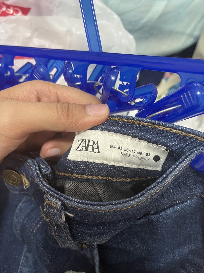 Dark Blue Denim Skirt (Category: Skirts) located in Quezon City. Submitted by madwoman13 (Listing ID 1467636501, Image 3). Description: ✨ Authentic Zara Denim Skirt ✨ Bought for 1995 ✨ Used thrice only! ✨ RFS: Doesn’t fit me anymore.