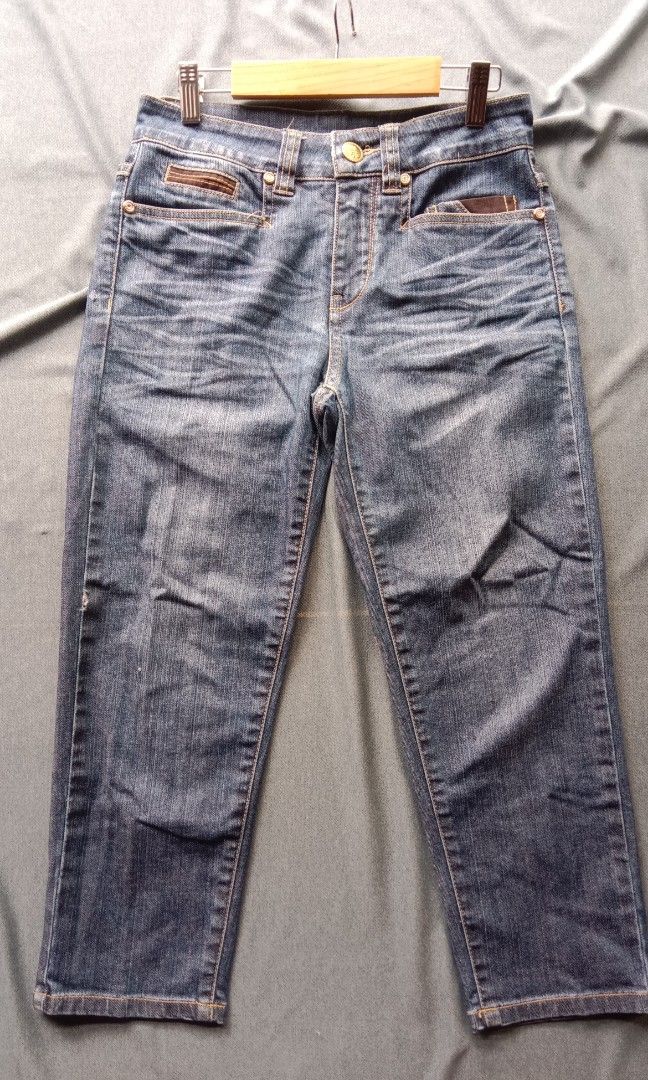 dark wash quarter length denim pants (Category: Jeans) located in Bontoc. Submitted by irene_banganan (Listing ID 1467624686, Image 1). Description: dark wash quarter length denim pants waist: 27" | length: 30" makapal, little stretch no flaws, excellent condition.
