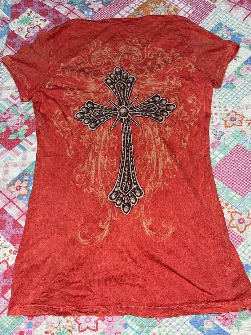 DAYTRIP y2k cross tee (Category: Shirts) located in Alburquerque. Submitted by kkuma77 (Listing ID 1467718990, Image 3). Description: ♡ 𝙿𝙷 𝚋𝚊𝚜𝚎𝚍 ♡ + 𝚜𝚑𝚒𝚙𝚙𝚒𝚗𝚐 𝚏𝚎𝚎 📦 ; 𝙹𝚗𝚝 𝚘𝚗𝚕𝚢 ⋆.˚ | 🫧 𝙿𝚊𝚢𝚖𝚎𝚗𝚝 𝚏𝚒𝚛𝚜𝚝 ✿︎.