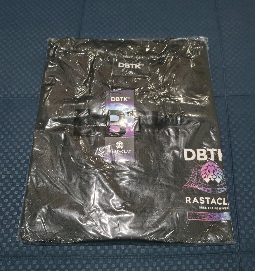 DBTK x Rastaclat Box Fit M 23x28 (Category: Tshirts & Polo Shirts ) located in Santa Rosa. Submitted by rowhell09 (Listing ID 1467764147, Image 2). Description: DBTK x Rastaclat Collaboration Brandnew M os 23x28 💸1300 MOD. LBC MOP. BDO, GCASH LOC. NUEVA ECIJA Meet up. Santa rosa Nueva Ecija - Color: Black - Size: M (Heavy box fit silhouette) - Design: Chest pocket graphic & large back multi-grid lion artwork - Condition: Brand new, still sealed 