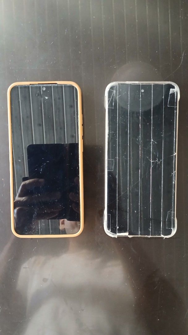 Decluterring defective LCD (Category: Realme) located in Manila. Submitted by grandwind.d14926 (Listing ID 1467735882, Image 1). Description: Decluttering Defective LCD *As is where is* *buy your own risk*.