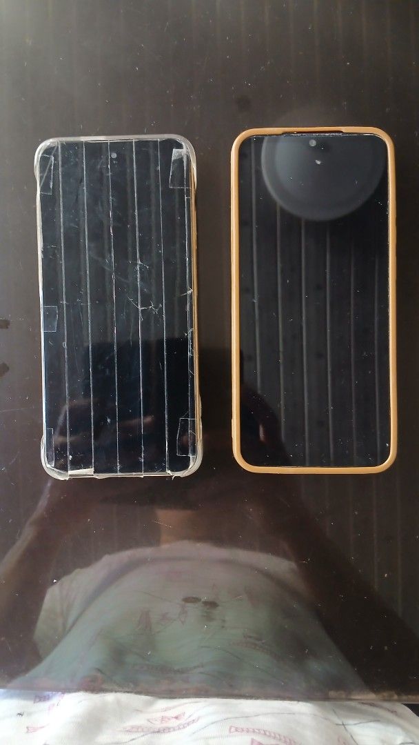 Decluterring defective LCD (Category: Realme) located in Manila. Submitted by grandwind.d14926 (Listing ID 1467735882, Image 2). Description: Decluttering Defective LCD *As is where is* *buy your own risk*.